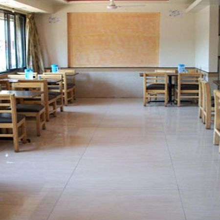 Hotel Tourist International Pune Zewnętrze zdjęcie